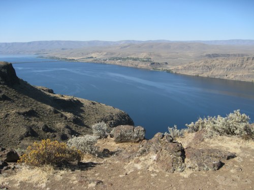 Mercy Thompson. Briggs' fictional character, lives in Washington not too far from this view of the Columbia River. -- Photo by Pat Bean 